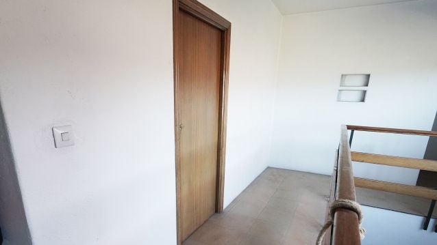 Porta do faiado onde aparecía o artefacto explosivo