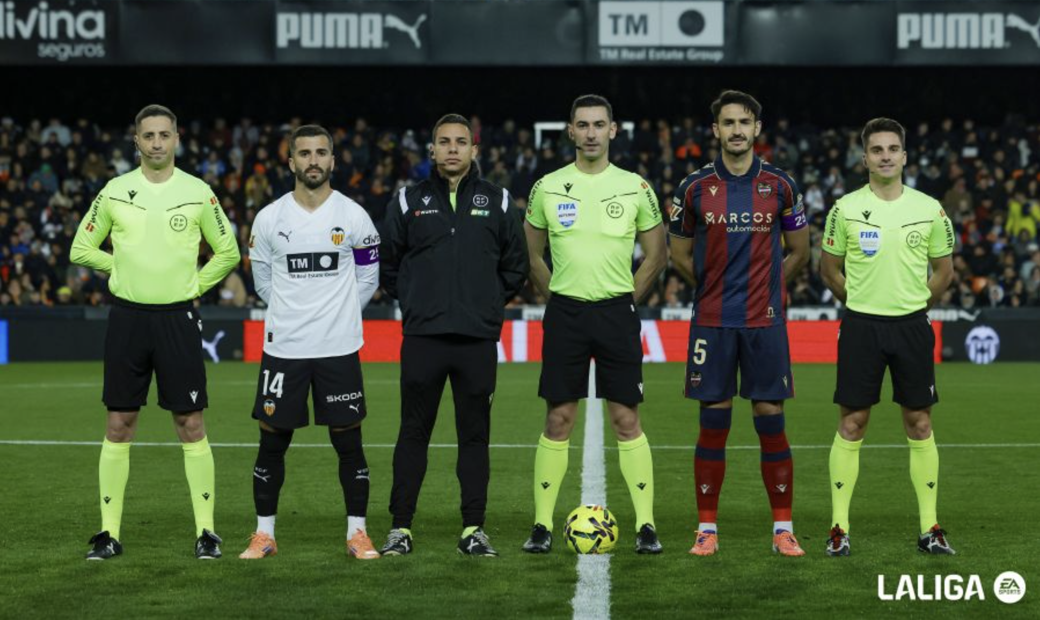 Alejandro Muñiz, no partido entre Valencia e Levante da tempada 25-26