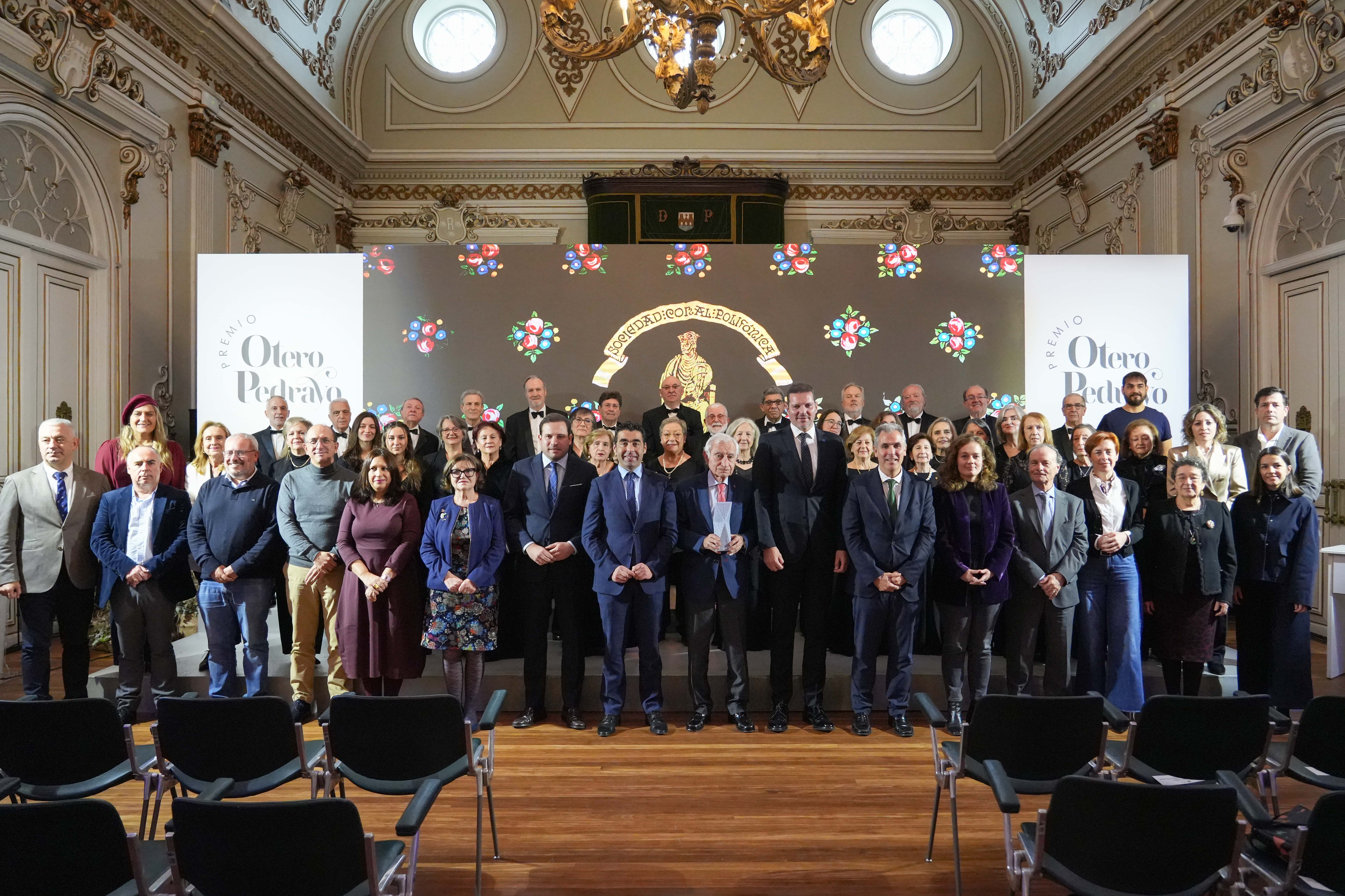 Entrega del Premio Otero Pedrayo a la Sociedad Coral Polifónica de Pontevedra