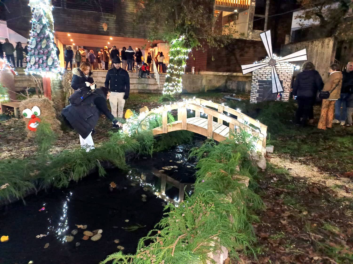 Iluminación na Aldea de Nadal de Campo Lameiro Iluminación na Aldea de Nadal de Campo Lameiro