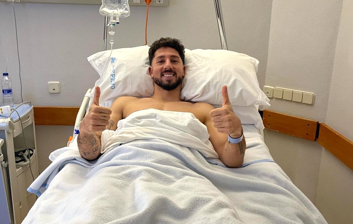 Juanra, tras ser operado de su lesión de rodilla en Coslada