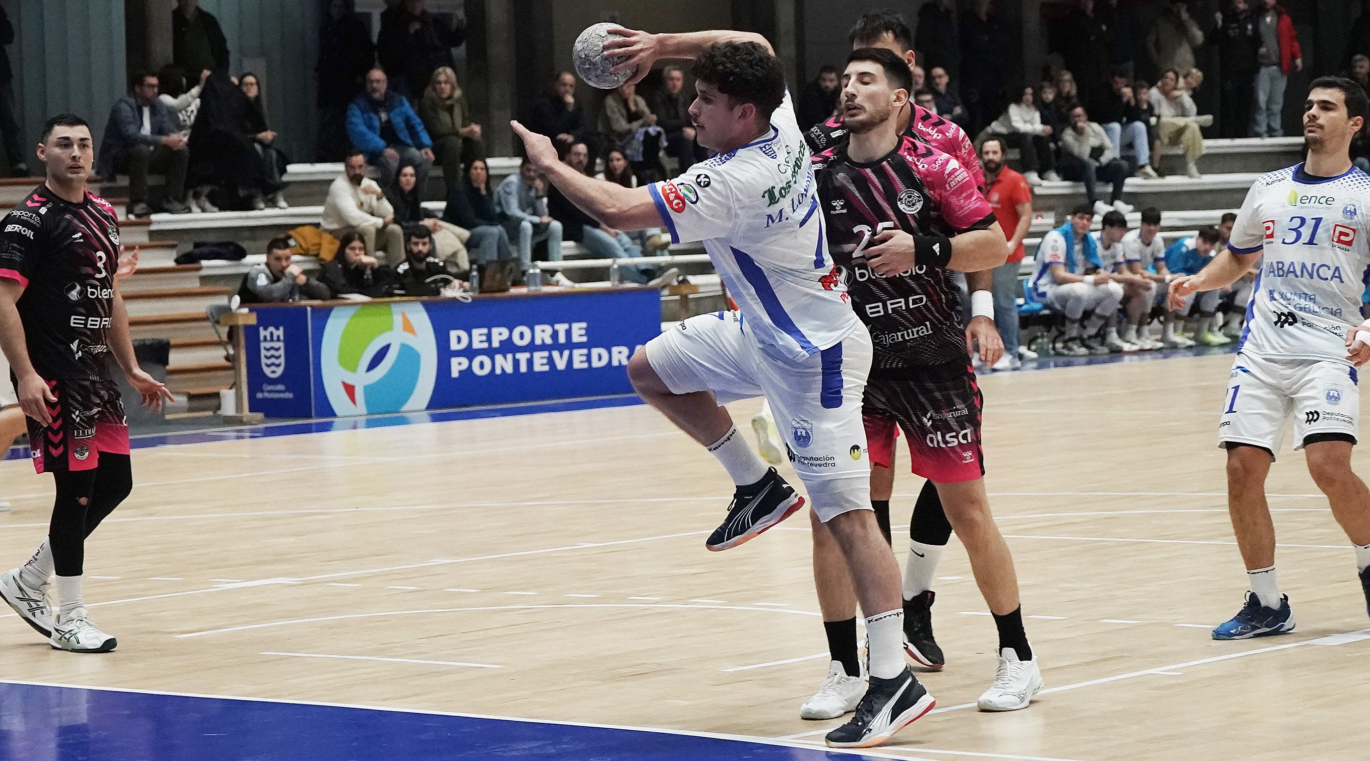 Manu Lorenzo, no partido entre Cisne e Blendio Sinfín Santander no Municipal Manu Lorenzo, no partido entre Cisne e Blendio Sinfín Santander no Municipal