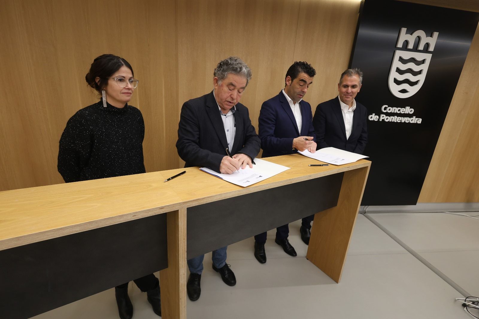 Sinatura do convenio entre o Concello e a Deputación polos Premios Feroz
