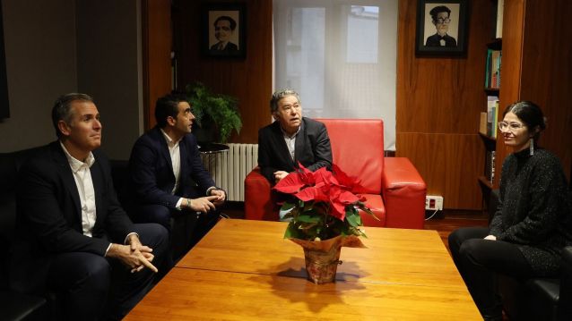 Firma del convenio entre el Concello y la Deputación por los Premios Feroz Firma del convenio entre el Concello y la Deputación por los Premios Feroz