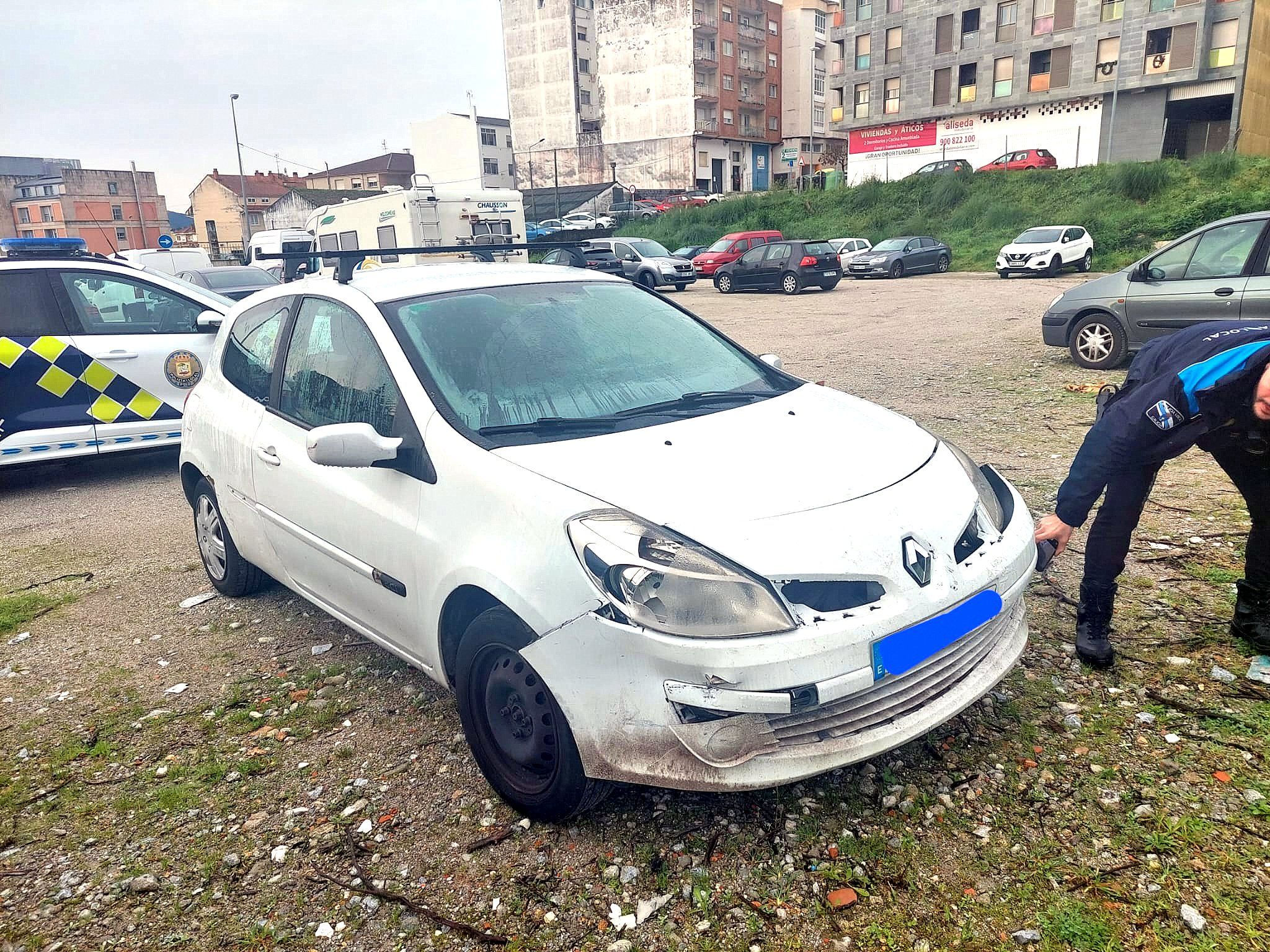 La Policía Local de Poio localiza el Renault Clío que presuntamente era empleado en carreras ilegales