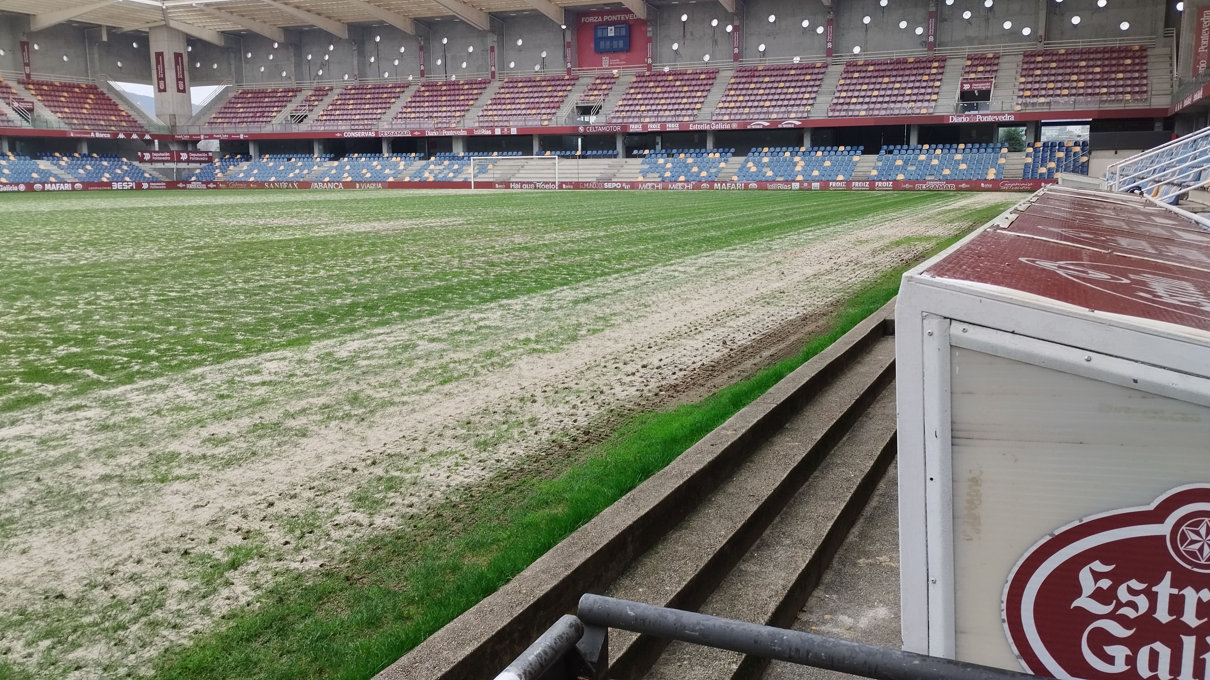 Tratamento con area no Estadio Municipal de Pasarón