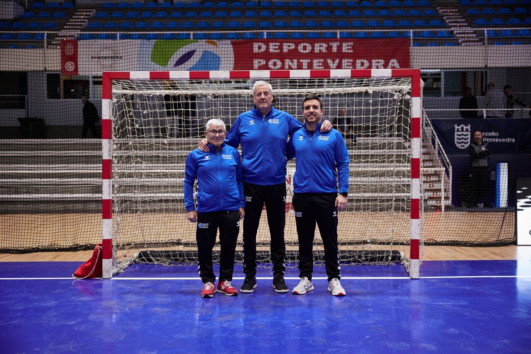 Sergio Carballeira (derecha) con la Selección Galega de balonmano