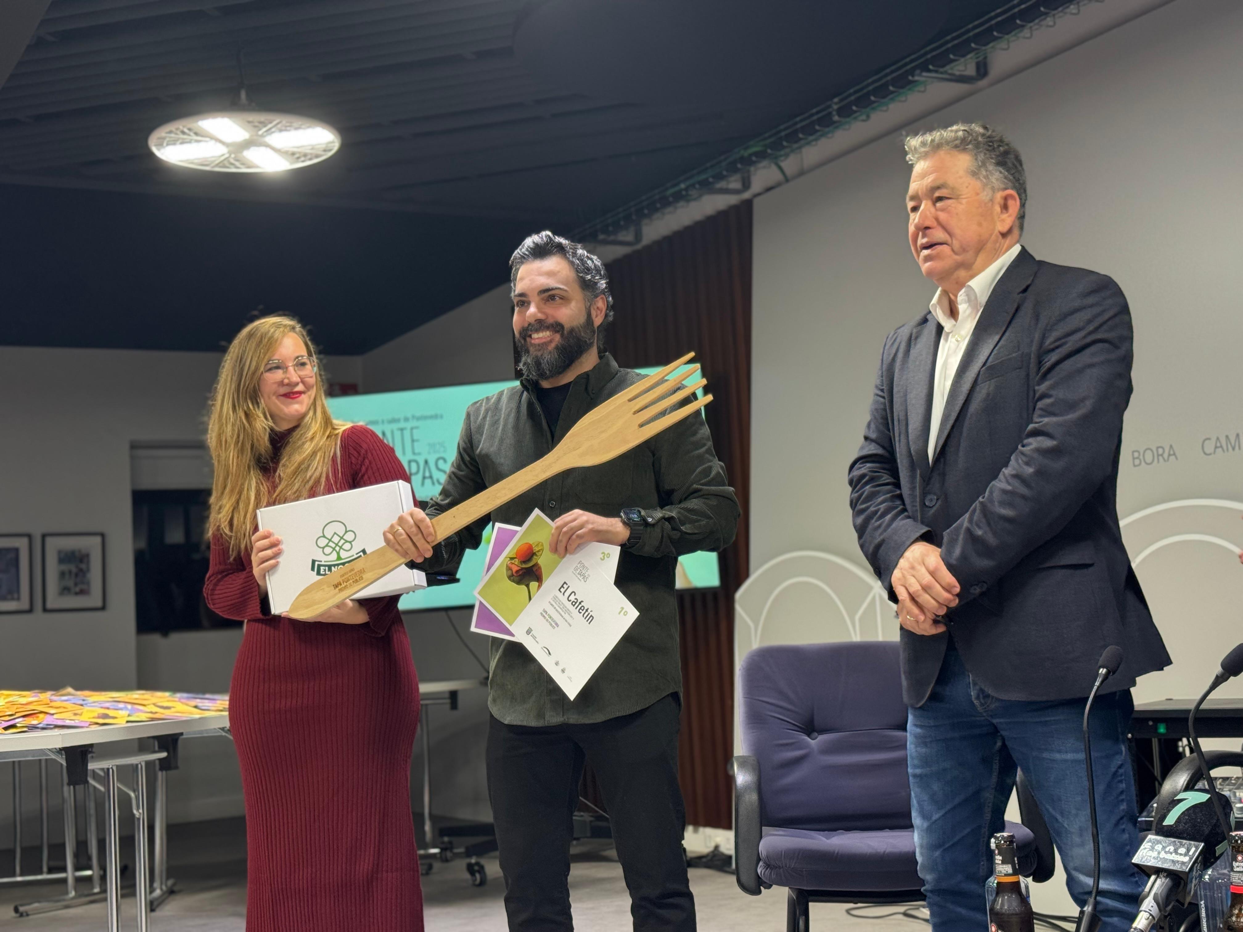 Entrega del premio de Pontedetapas 2025 a El Cafetín