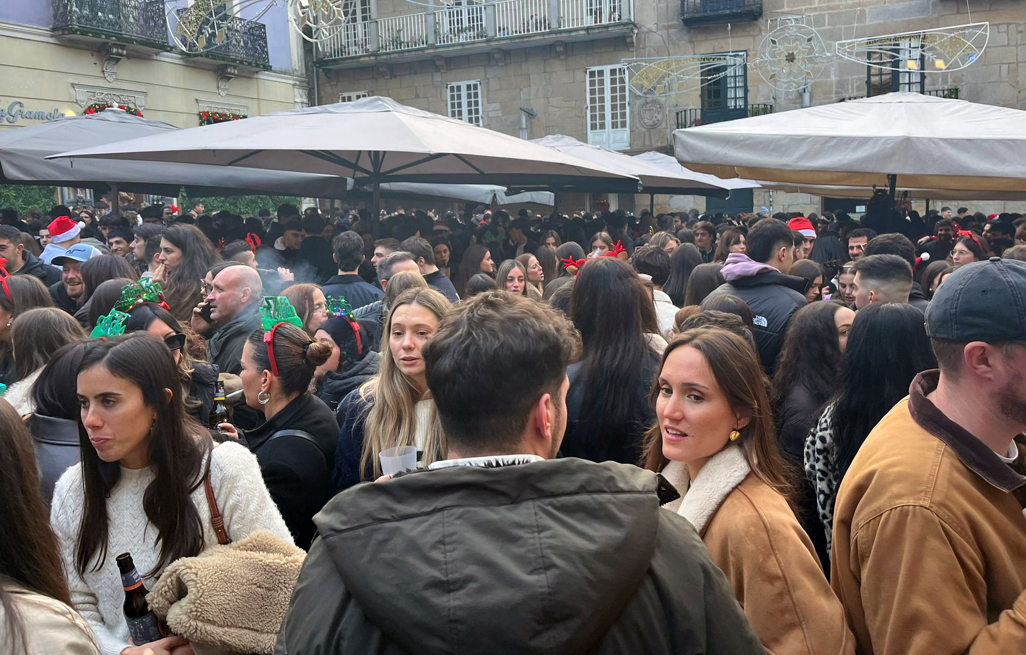Gente celebrando la 'tardebuena'