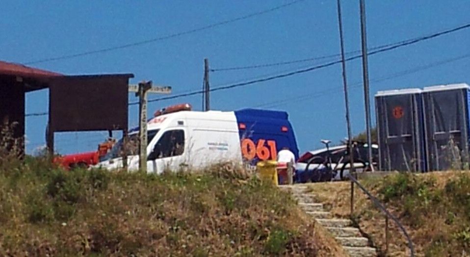Unha ambulancia do 061 acudiu a praia de Bascuas