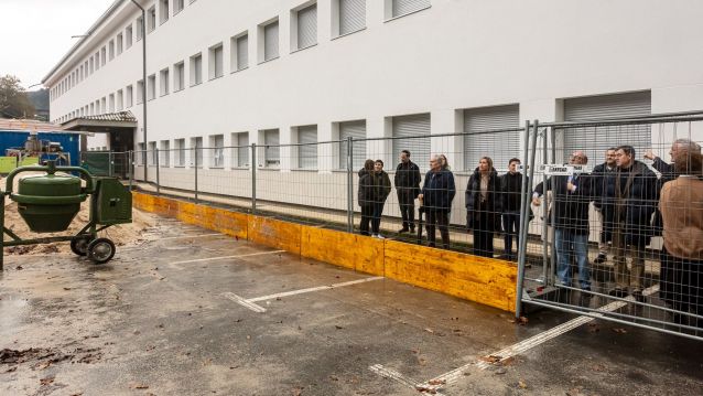 Román Rodríguez visita las obras de ampliación en el IES Aquis Celenis Román Rodríguez visita las obras de ampliación en el IES Aquis Celenis