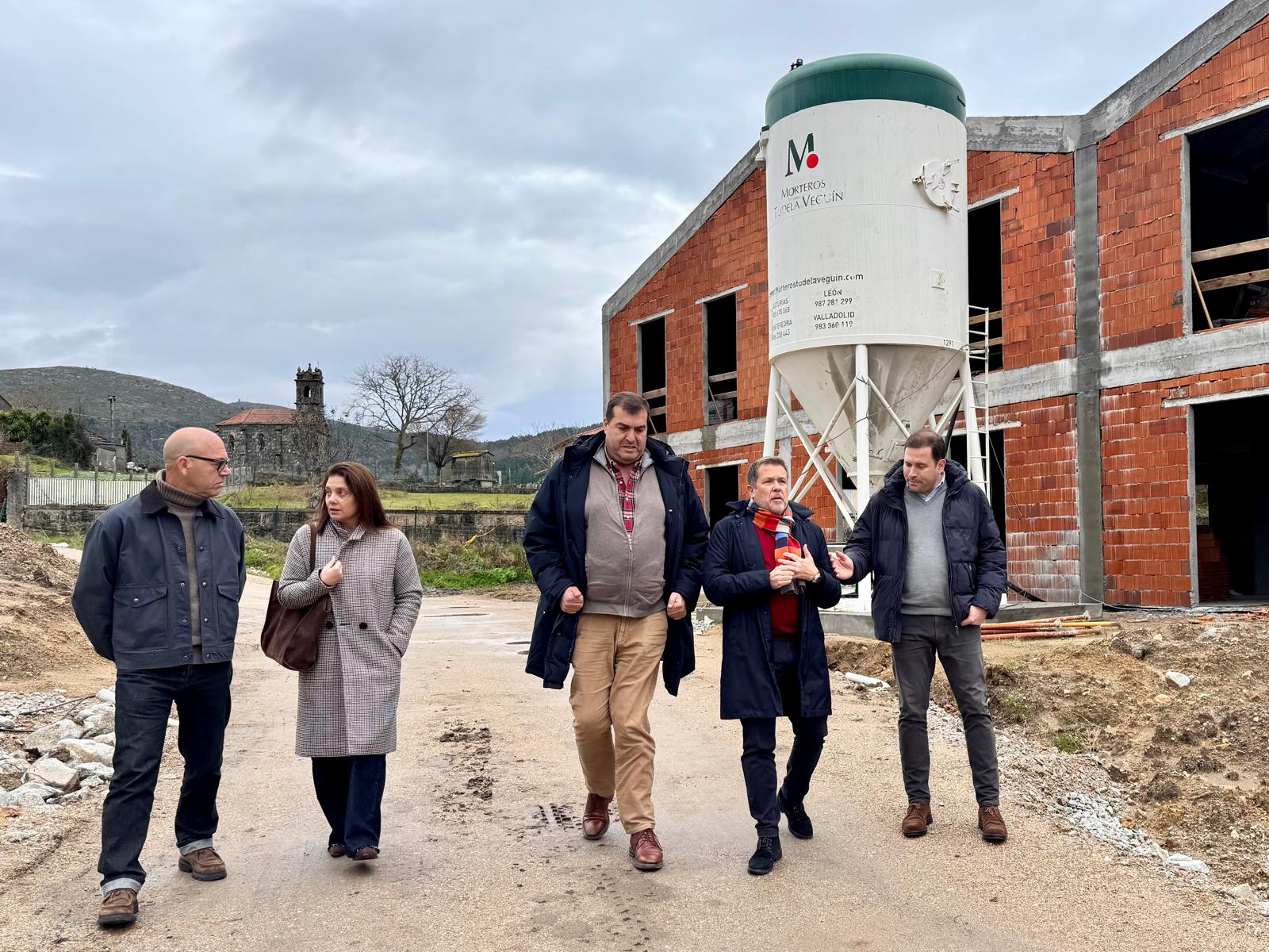 Visita a las obras de la residencia de Carballedo