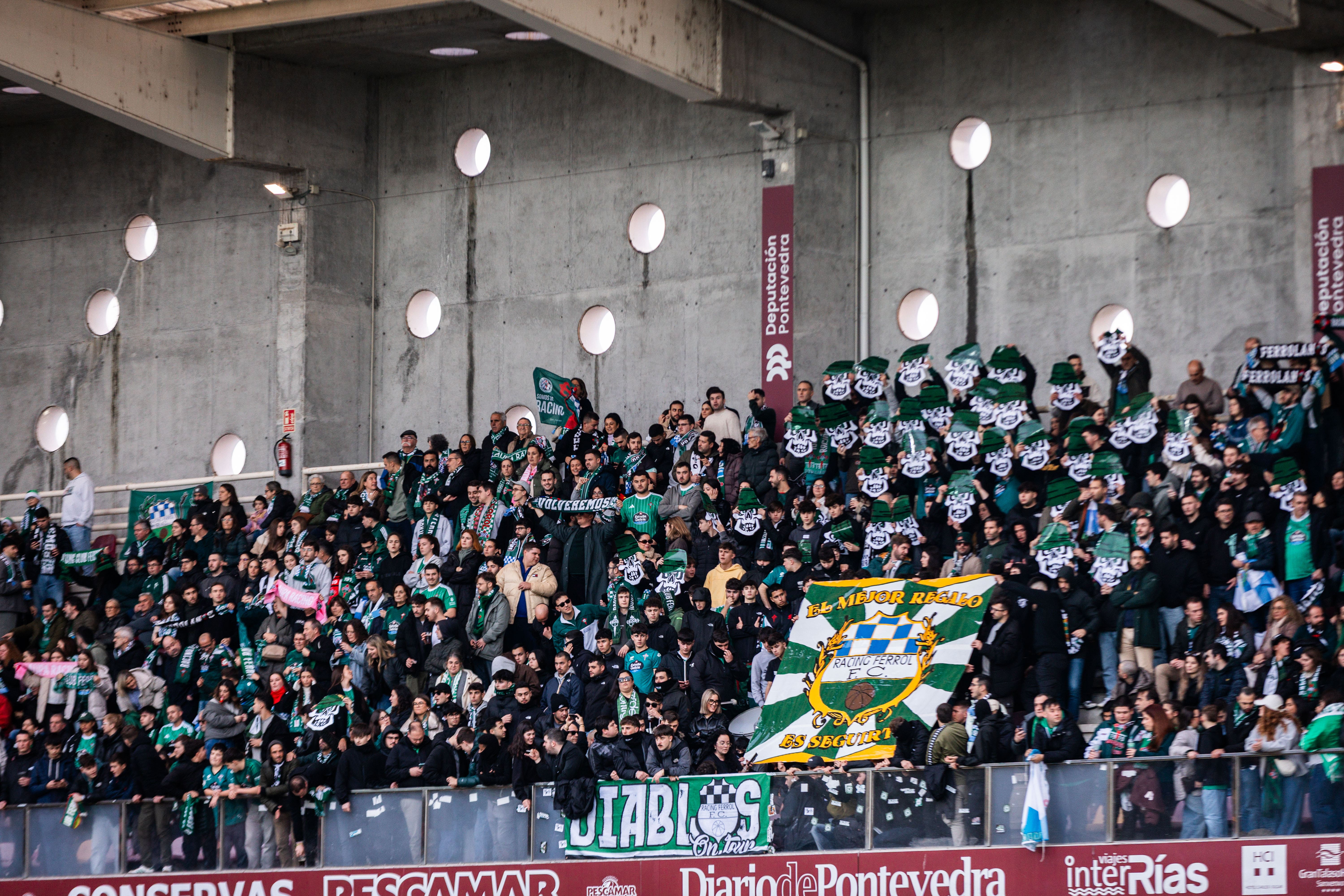 Partido entre Pontevedra CF y Racing Club de Ferrol en Pasarón Partido entre Pontevedra CF y Racing Club de Ferrol en Pasarón