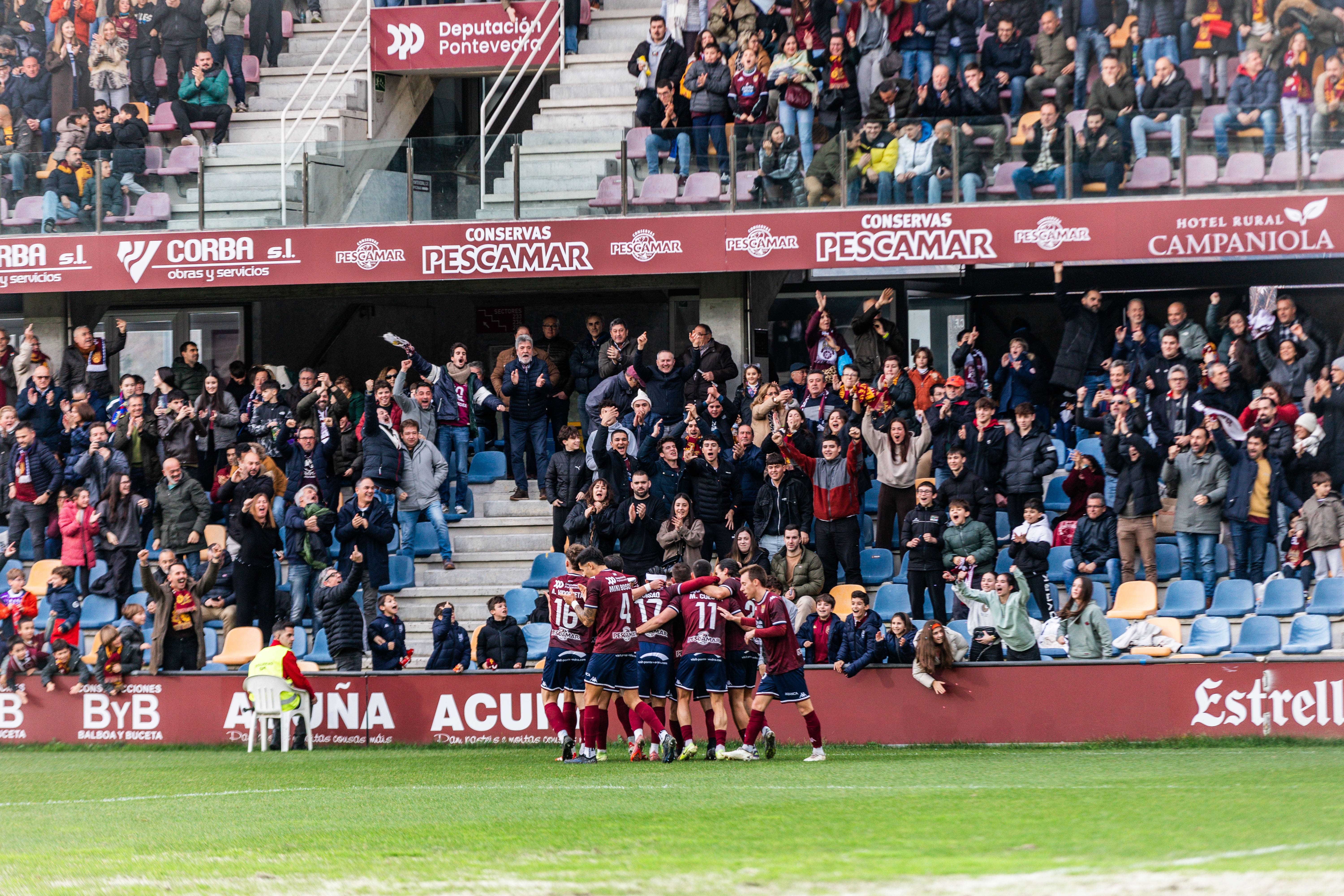 Partido entre Pontevedra CF y Racing Club de Ferrol en Pasarón Partido entre Pontevedra CF y Racing Club de Ferrol en Pasarón