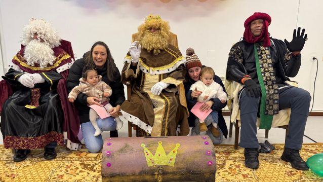 Los Reyes Magos llegaron a A Lama en sidecar Los Reyes Magos llegaron a A Lama en sidecar