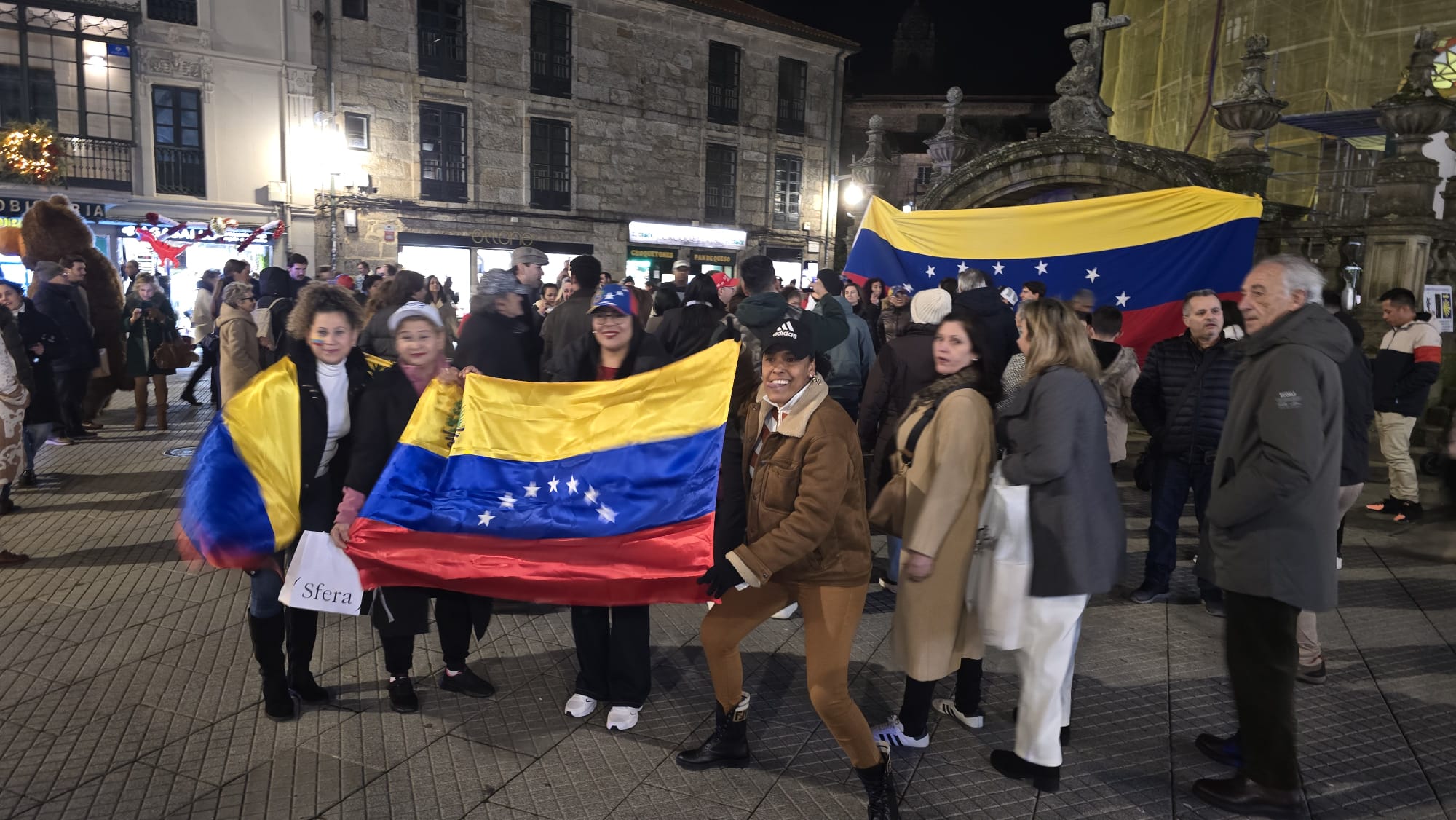 Concentración de la comunidad venezolana de Pontevedra tras la detención de Maduro