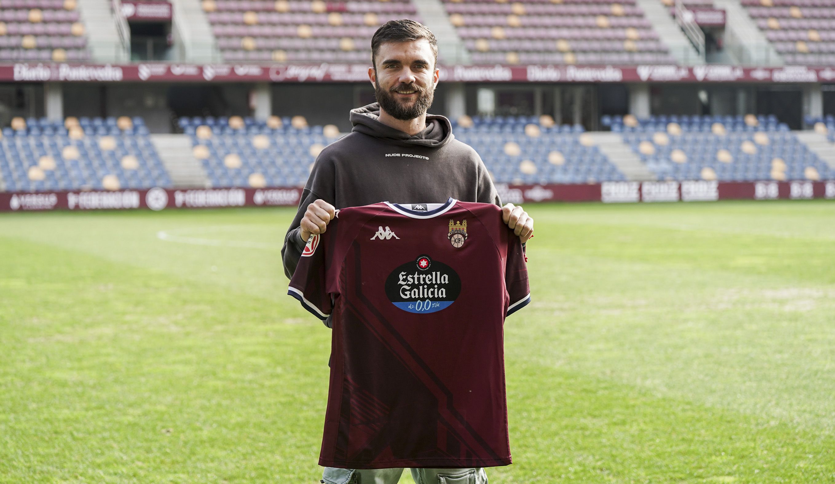 Presentación de Álvaro Pérez como jugador del Pontevedra CF