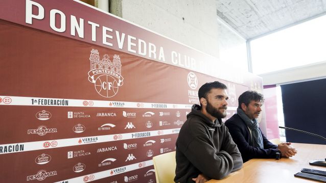 Presentación de Álvaro Pérez como jugador del Pontevedra CF Presentación de Álvaro Pérez como jugador del Pontevedra CF