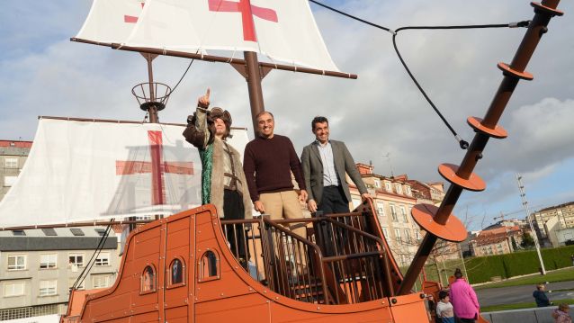 Ángel Moldes e Luis López na réplica da carabela en Ánkar Ángel Moldes e Luis López na réplica da carabela en Ánkar