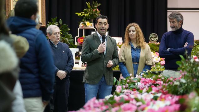 Luis López, presidente da Deputación, na XIV Exposición da Camelia de Rubiáns en Vilagarcía Luis López, presidente da Deputación, na XIV Exposición da Camelia de Rubiáns en Vilagarcía