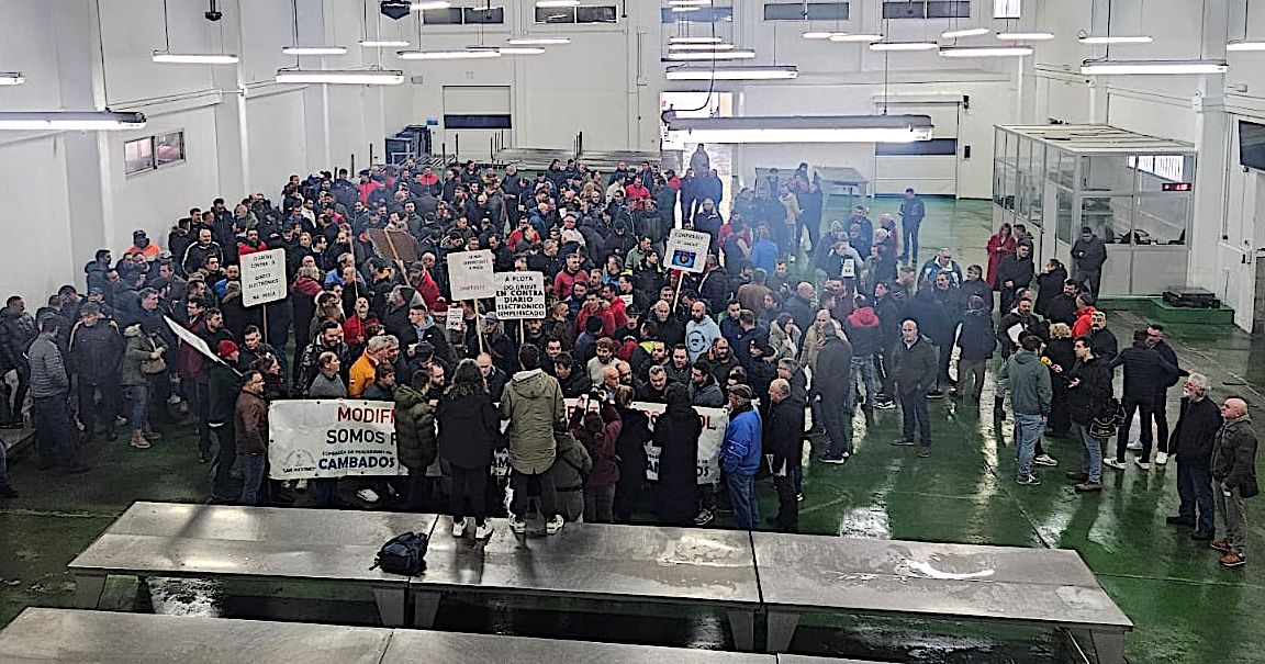 Protesta de confrarías na lonxa de Cambados