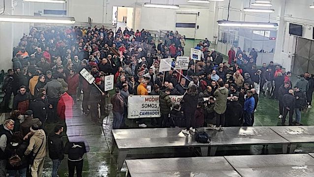 Protesta de las cofradías en la lonja de Cambados