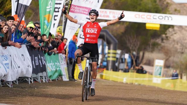 Raul Mira (Super Froiz), tras gañar o Campionato de España de Ciclocrós Raul Mira (Super Froiz), tras gañar o Campionato de España de Ciclocrós