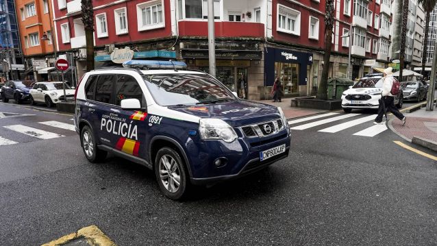 Patrulla de la Policía Nacional de Pontevedra en la zona comercial