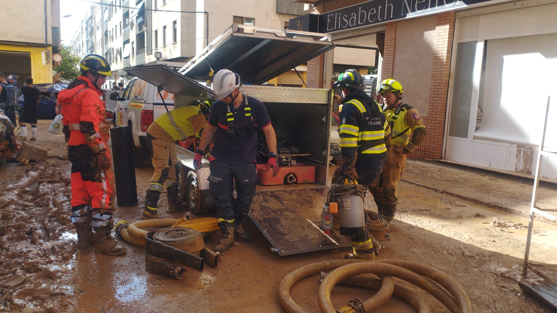 Participación de efectivos de Protección Civil de Vilagarcía en Valencia tras la DANA