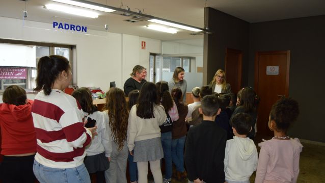 Visita de escolares de Nantes para conocer el funcionamiento del Concello Visita de escolares de Nantes para conocer el funcionamiento del Concello