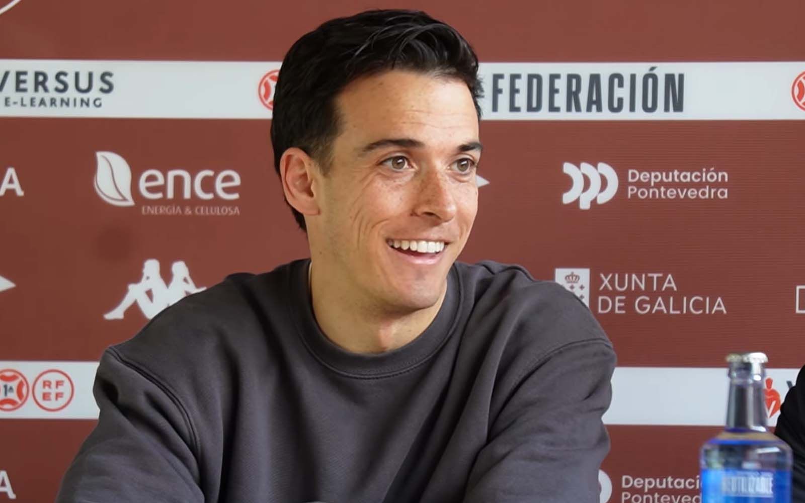 Presentación de Alberto Gil como nuevo jugador del Pontevedra CF