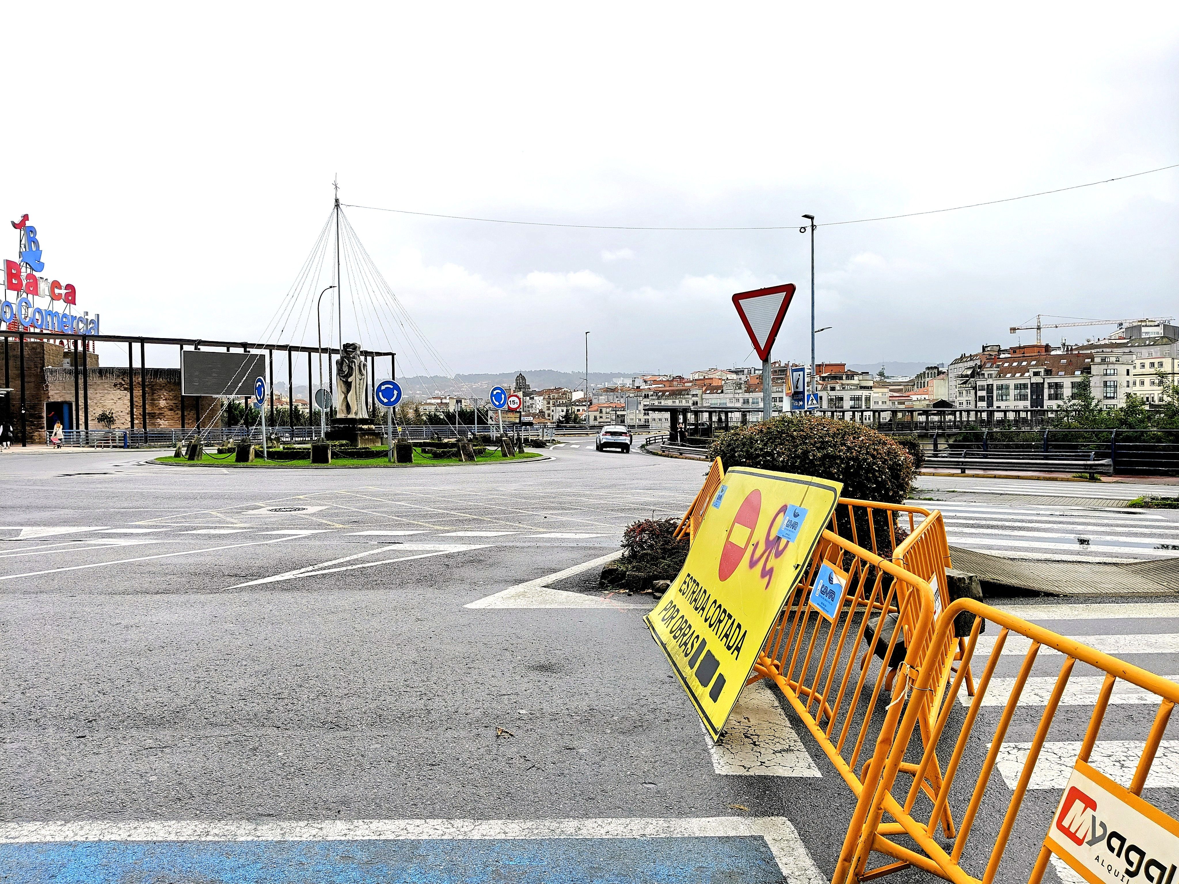Obras con corte de tráfico en la Avenida da Barca