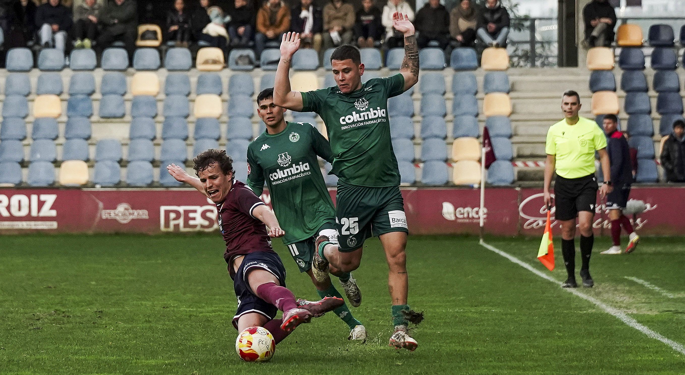 Partido entre Pontevedra CF e Arenteiro en Pasarón