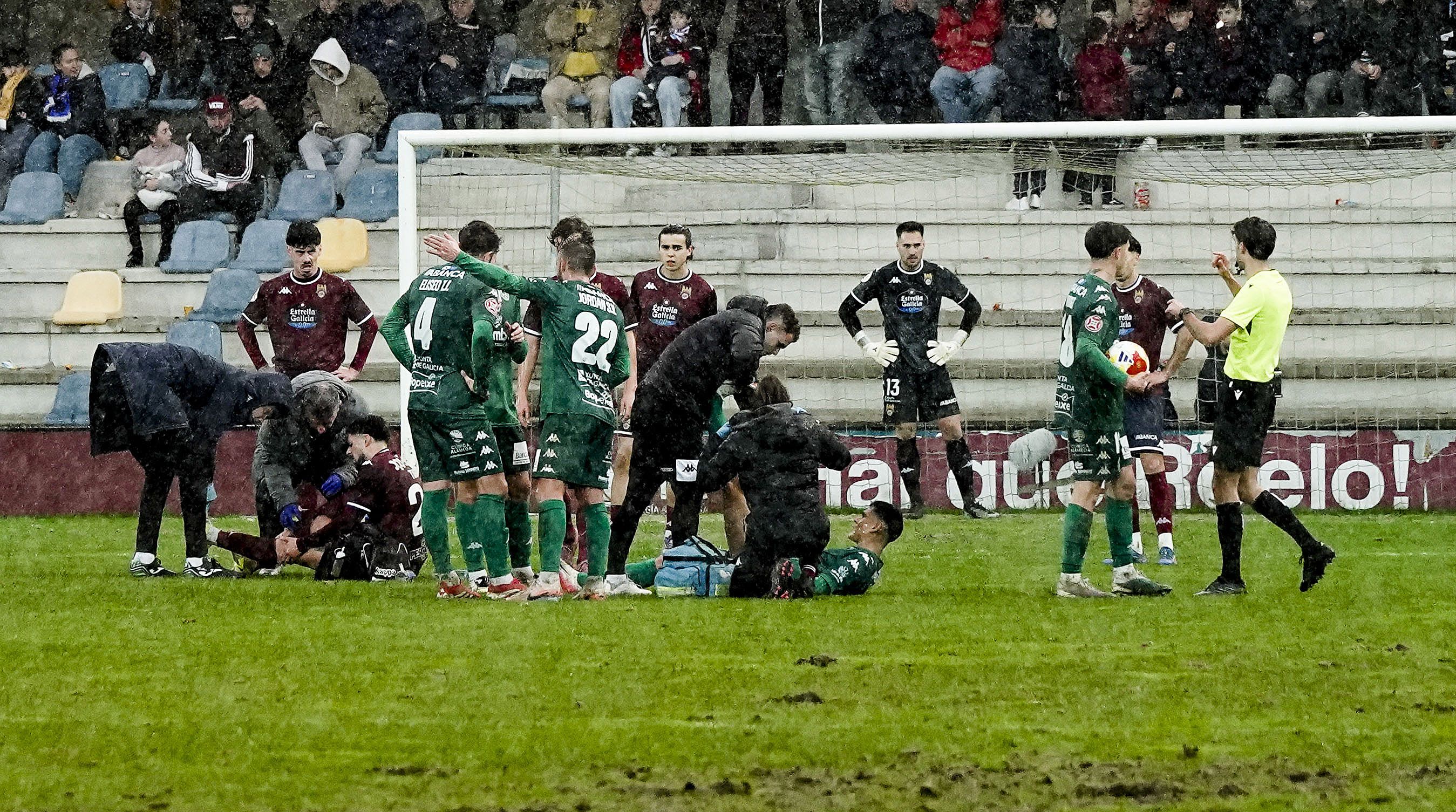 Partido entre Pontevedra CF e Arenteiro en Pasarón Partido entre Pontevedra CF e Arenteiro en Pasarón