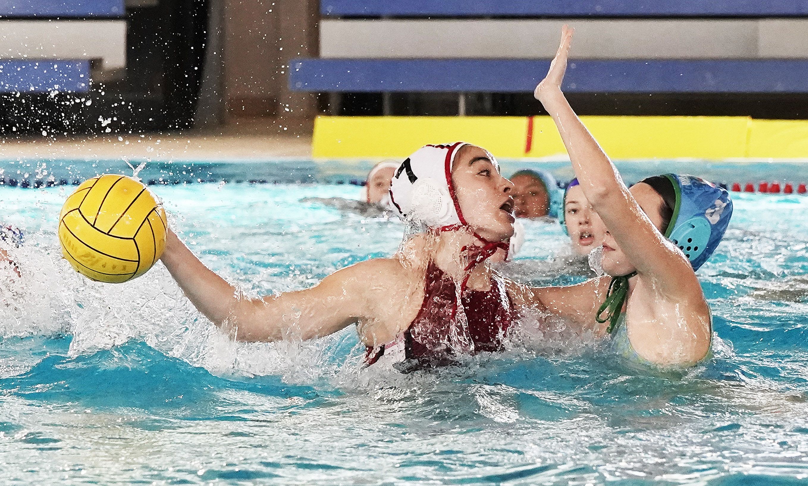 Partido entre el Waterpolo Pontevedra y el CW Dos Hermanas en Rías do Sur