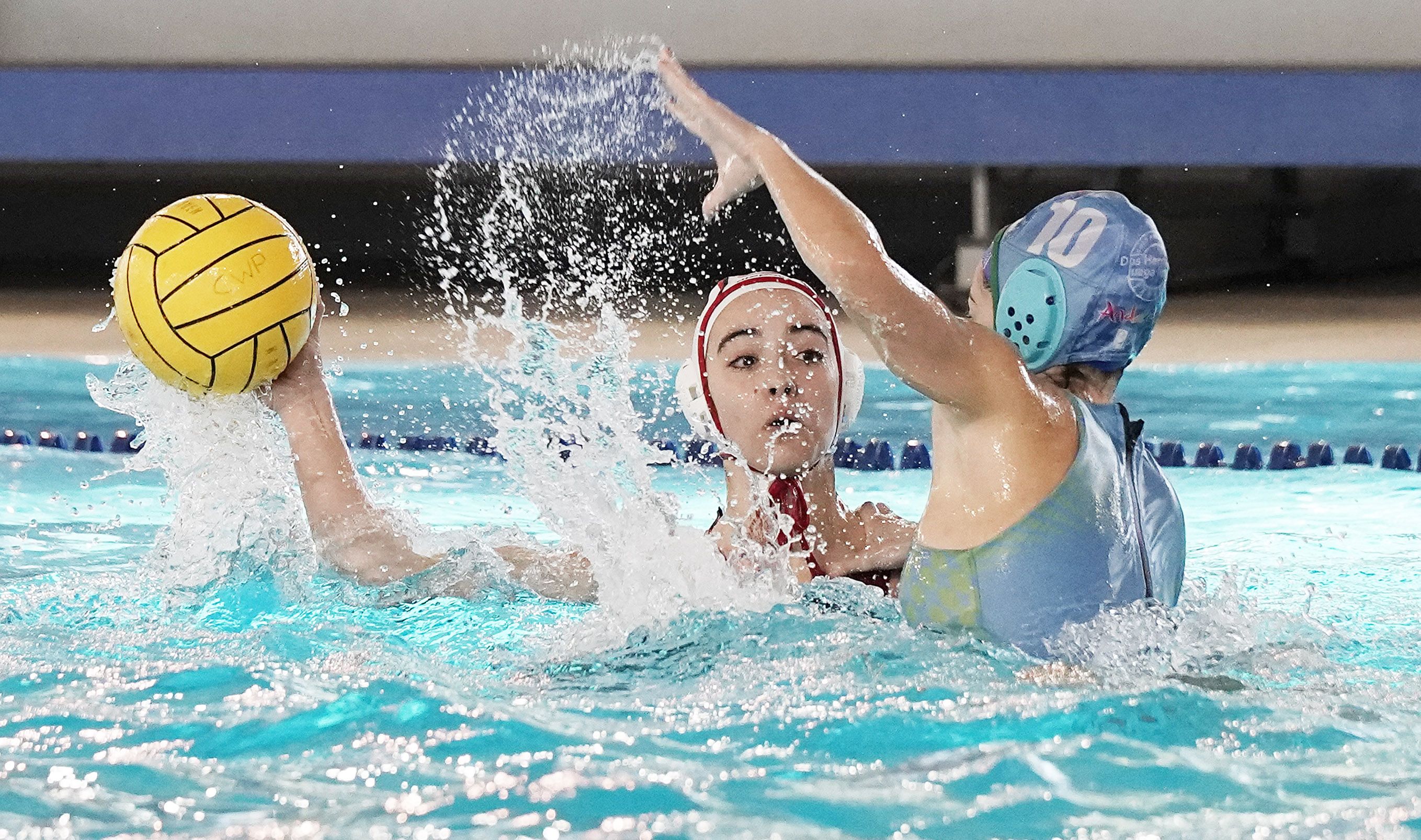 Partido entre el Waterpolo Pontevedra y el CW Dos Hermanas en Rías do Sur