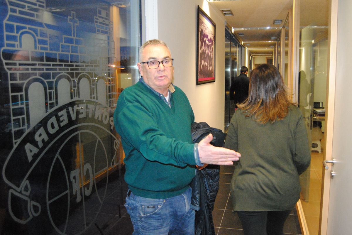 Nino Mirón en la oficinas del Pontevedra CF