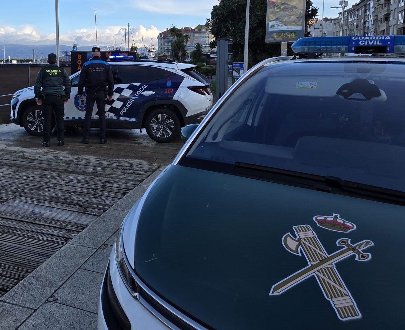 Intervención de la Guardia Civil y la Policía Local de Sanxenxo