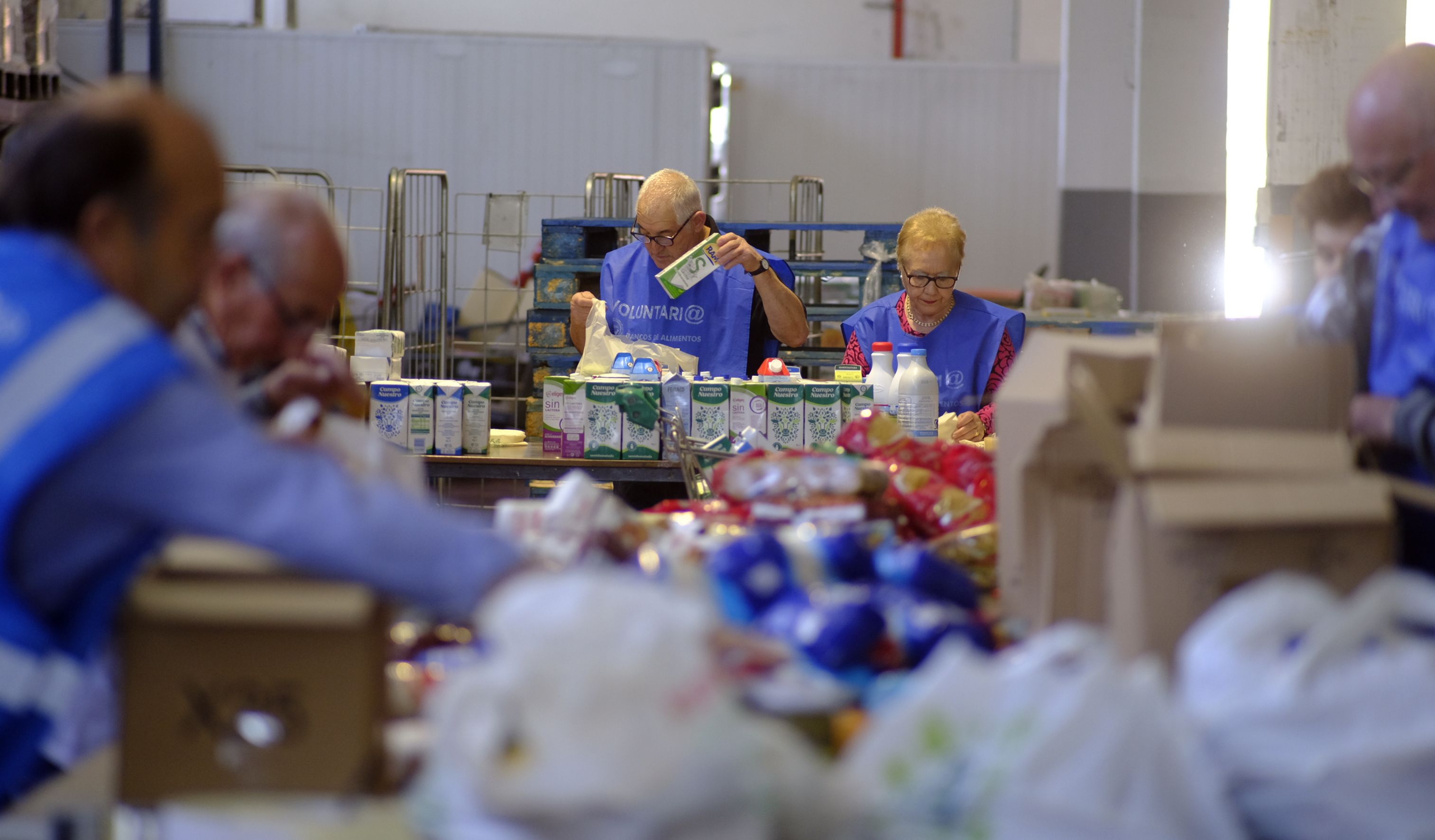 Persoal voluntario no Banco de Alimentos