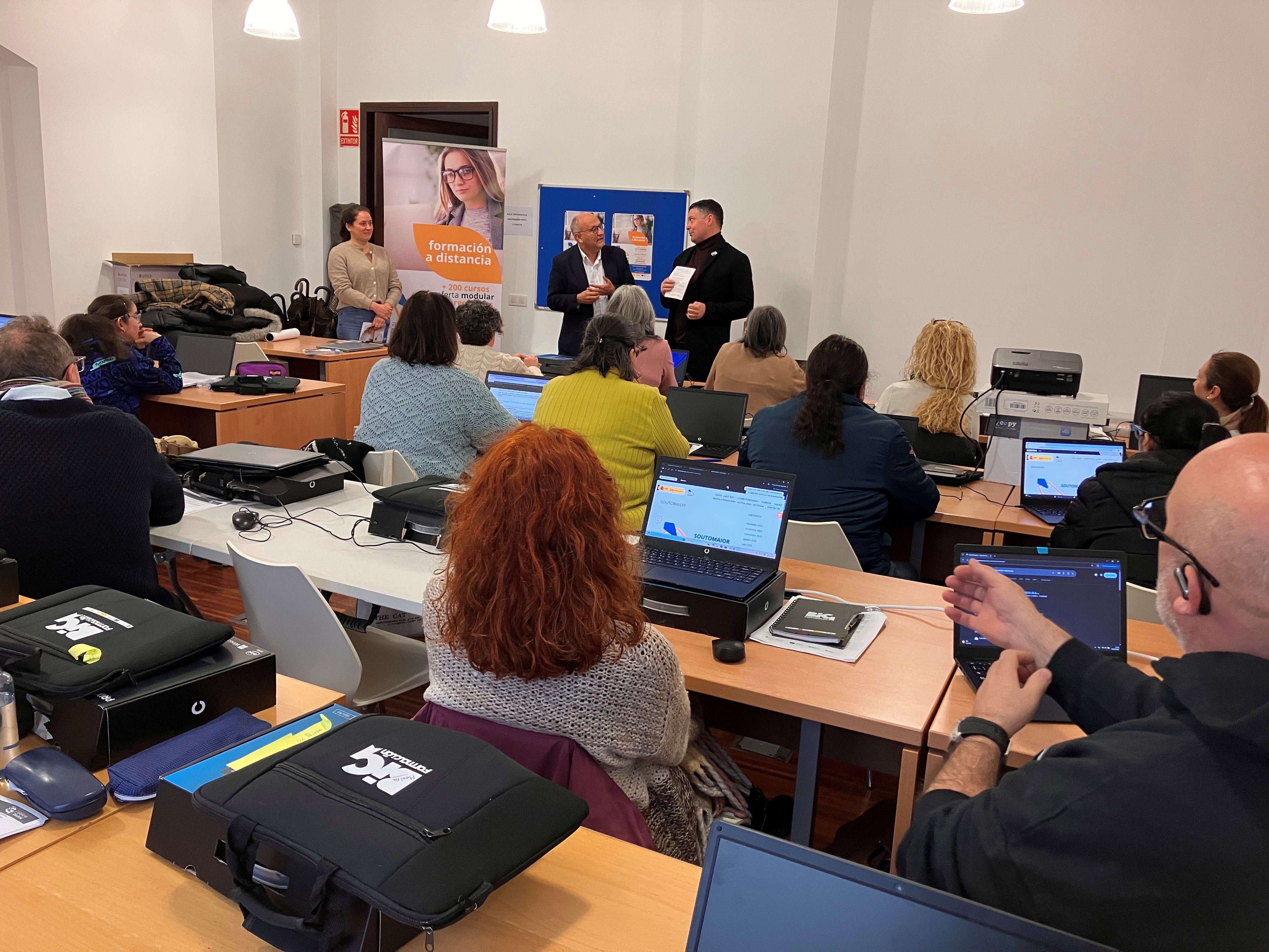 Abel Losada y Manu Lourenzo visitan el Aula Mentor en Soutomaior