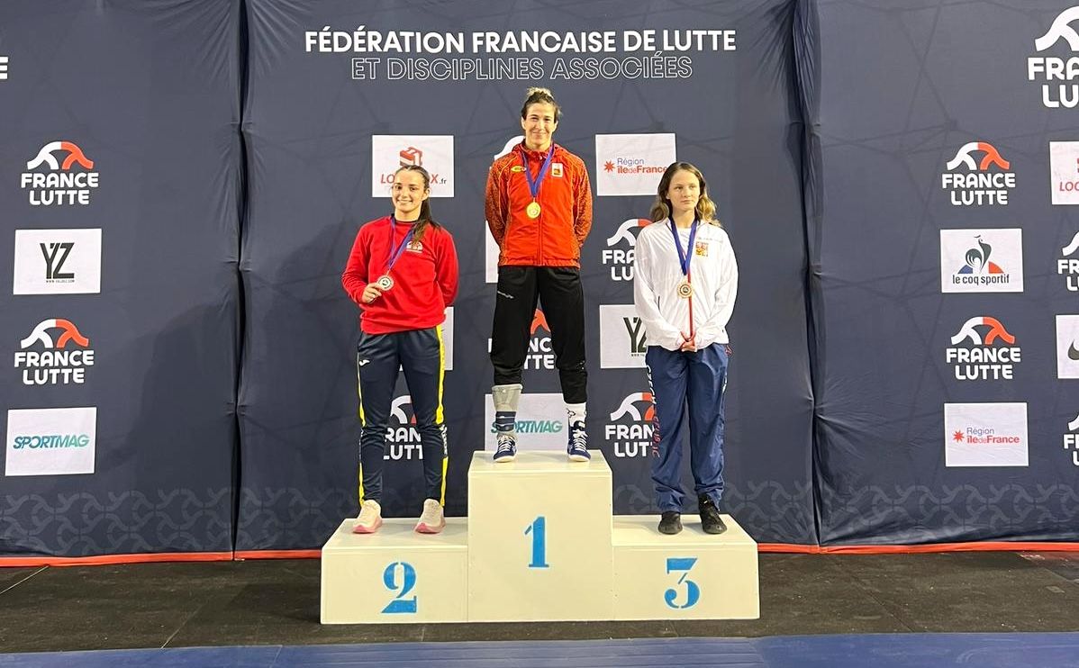 Lydia Pérez, no podio do Grand Prix du France Henri Deglane