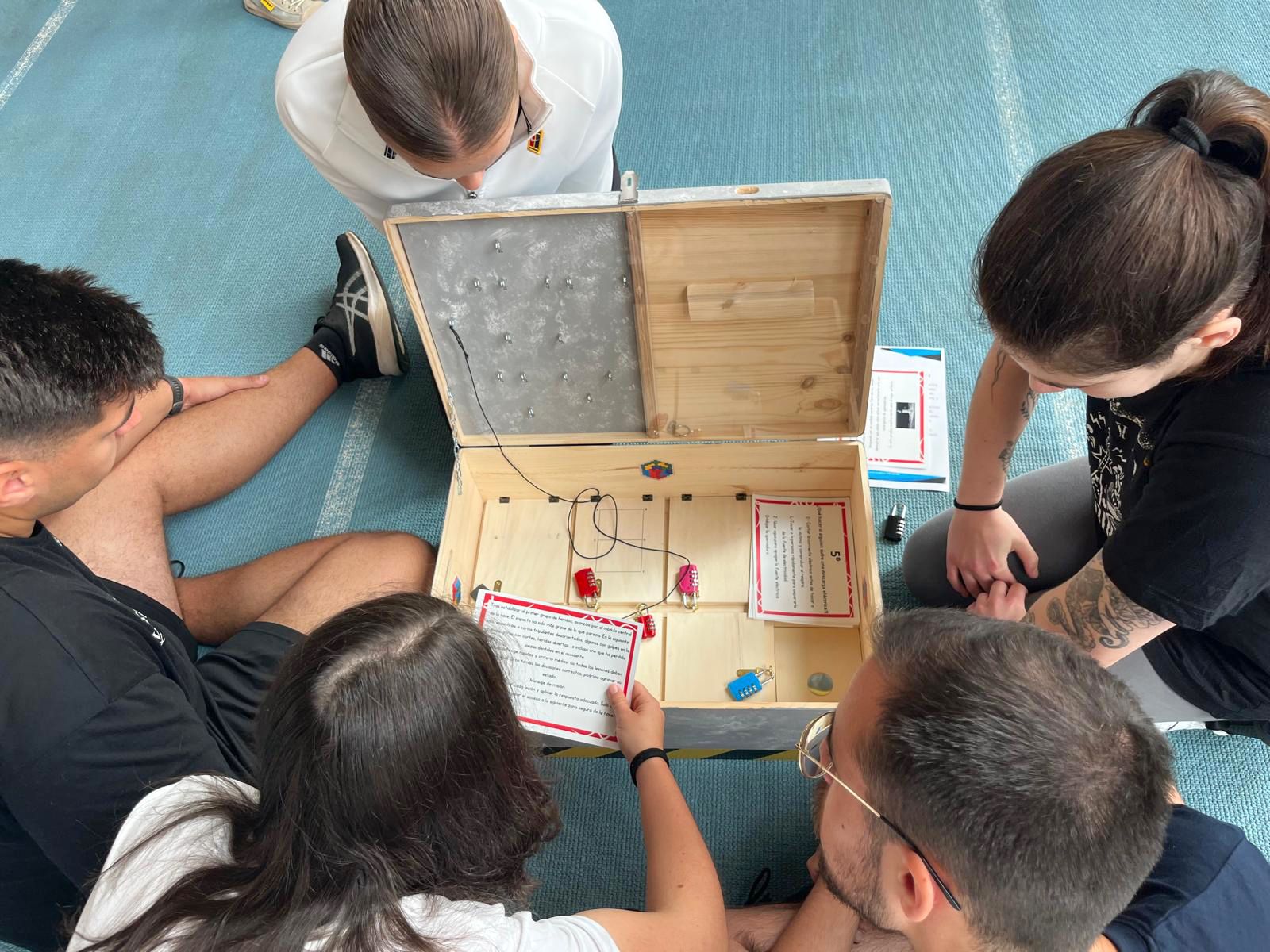 El alumnado participante debía resolver diferentes pruebas relacionadas con los primeiros auxilios
