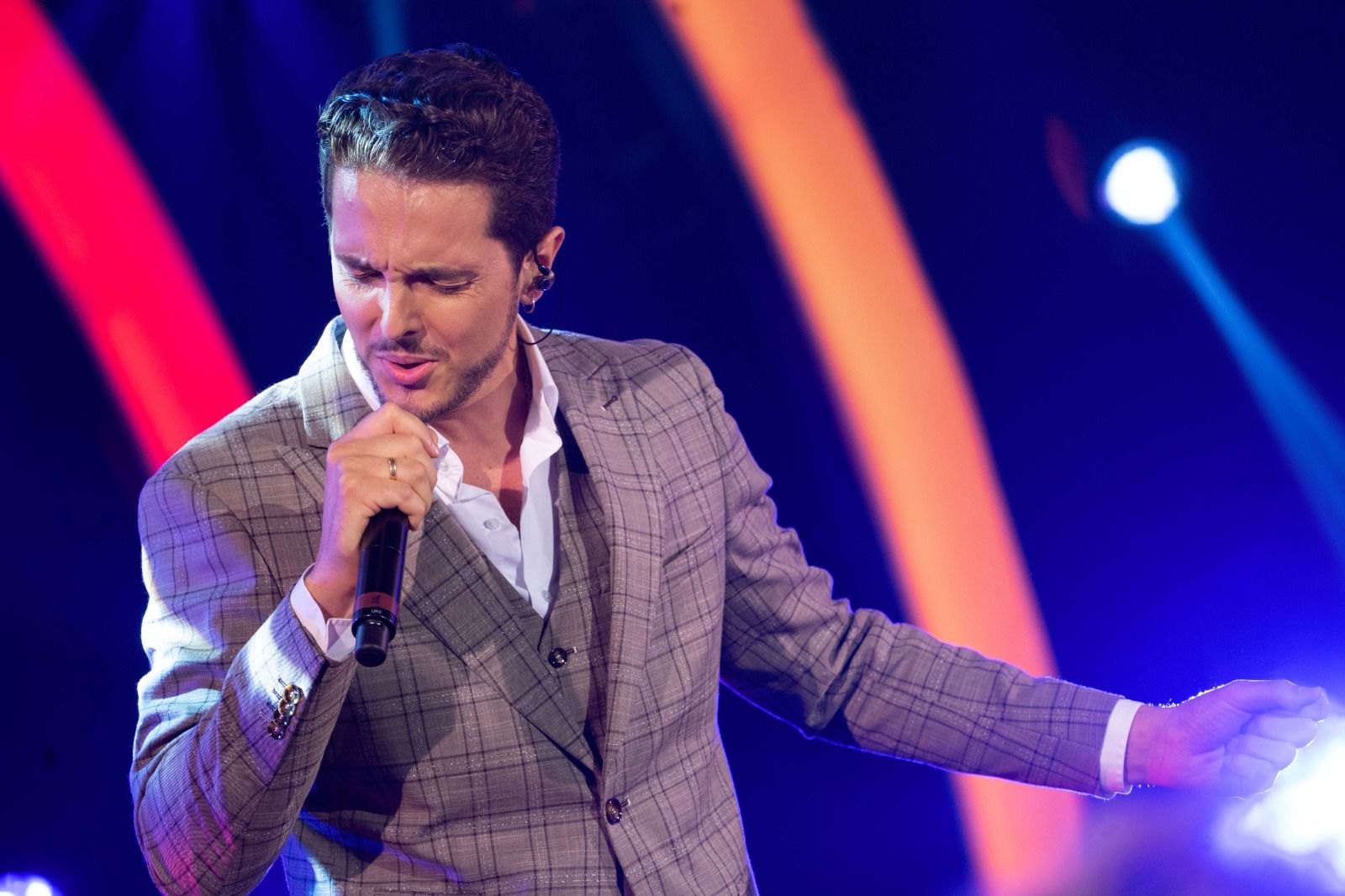 Antonio Barros, cantante