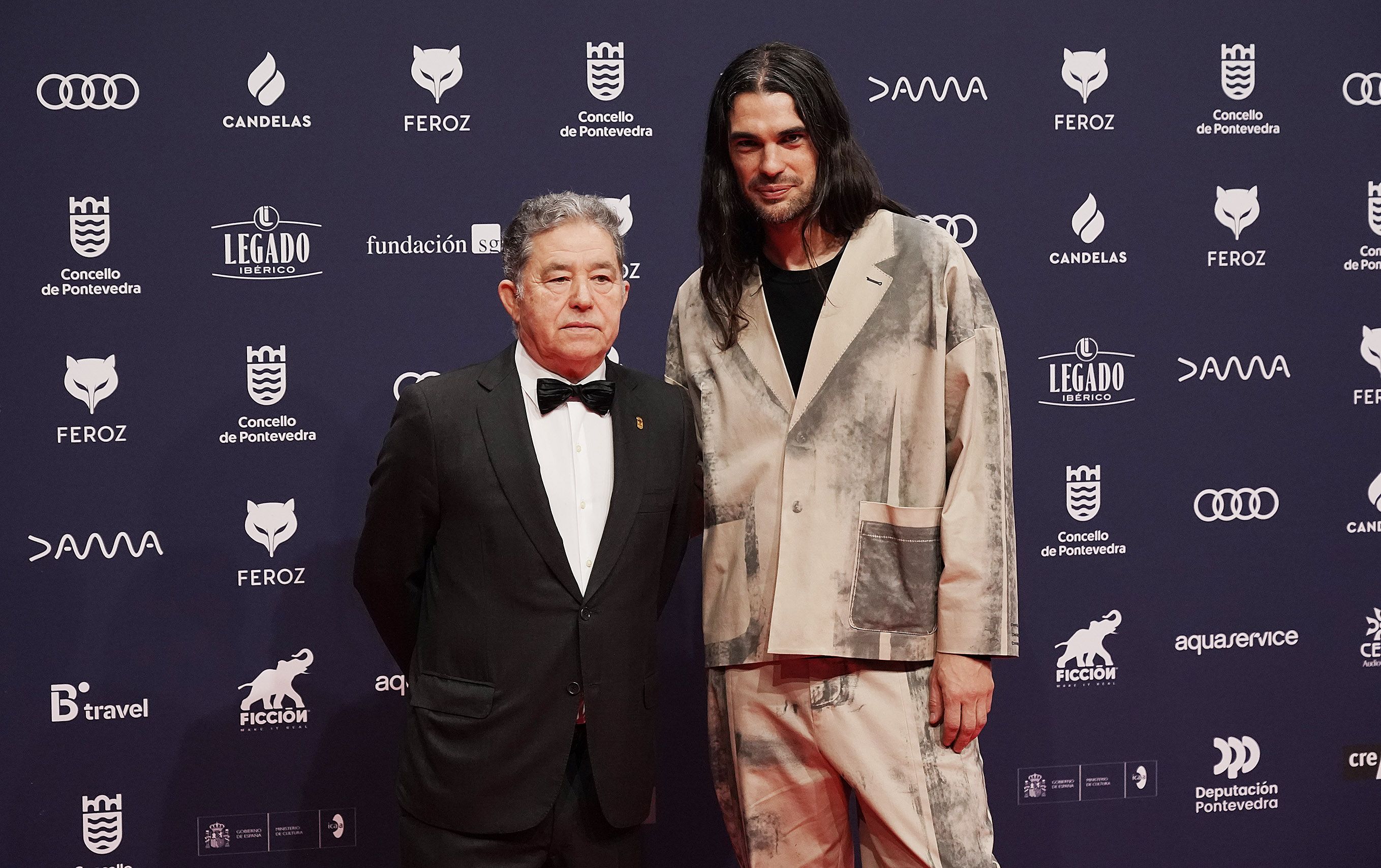 Miguel Anxo Fernández Lores e Oliver Laxe, na alfombra vermella dos Premios Feroz 2026