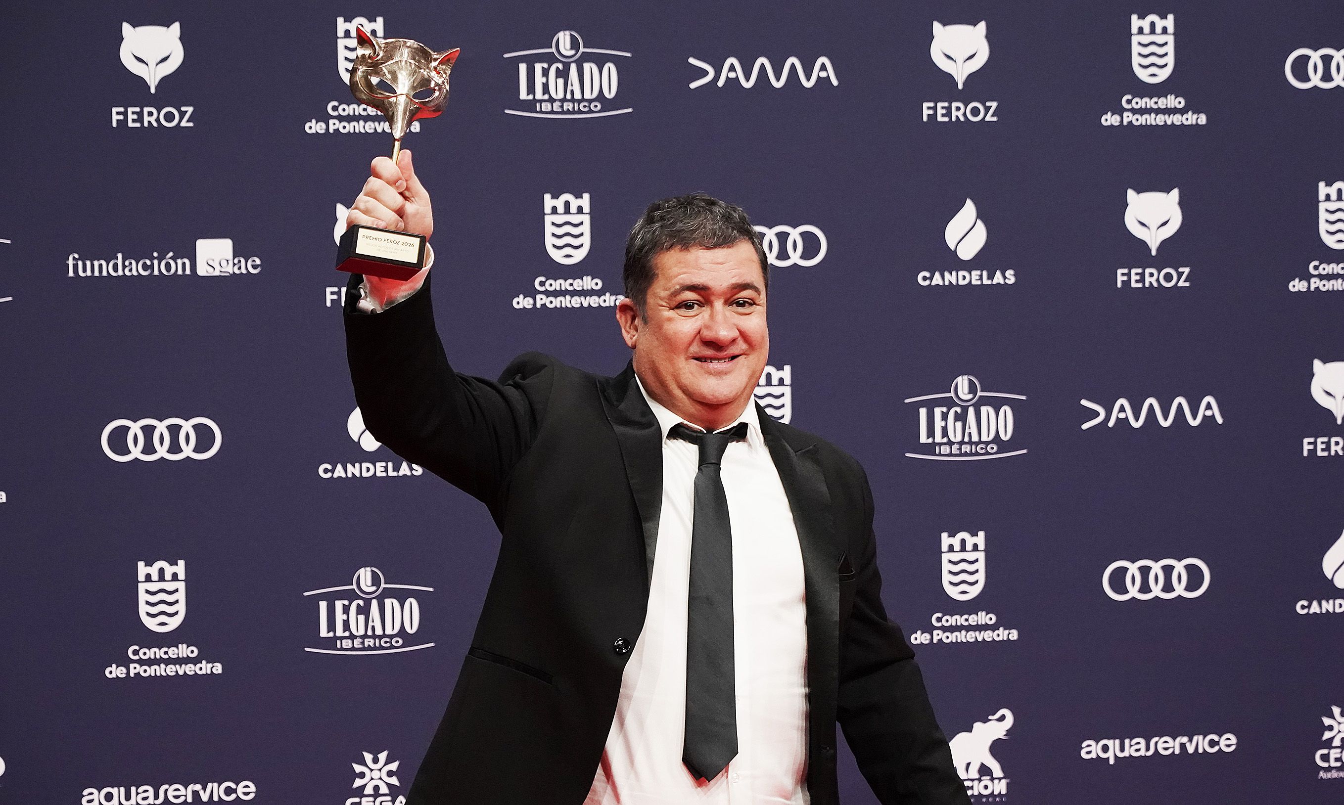 Os gañadores dos Feroz posan cos premios que recolleron en Pontevedra