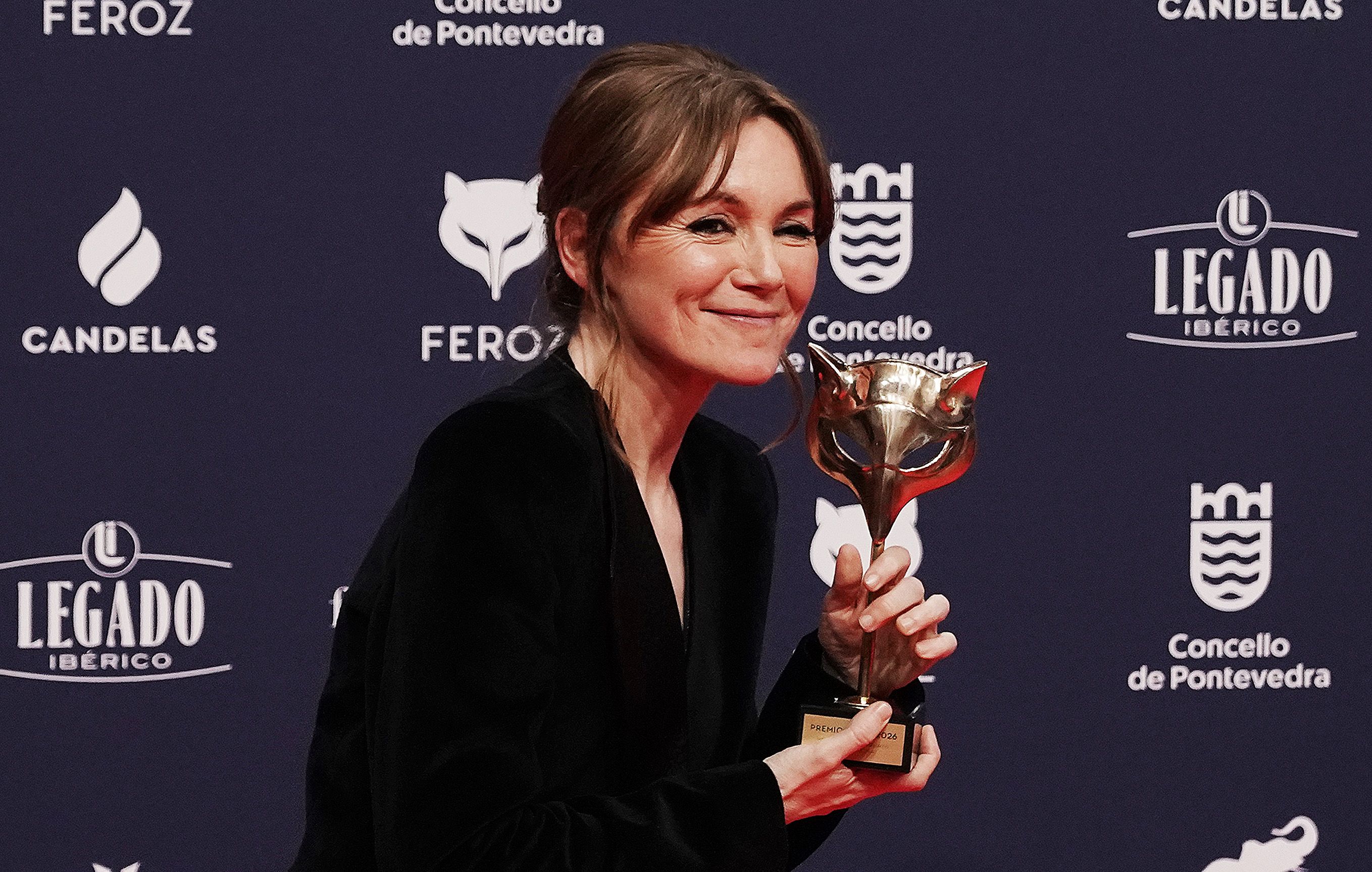 Os gañadores dos Feroz posan cos premios que recolleron en Pontevedra