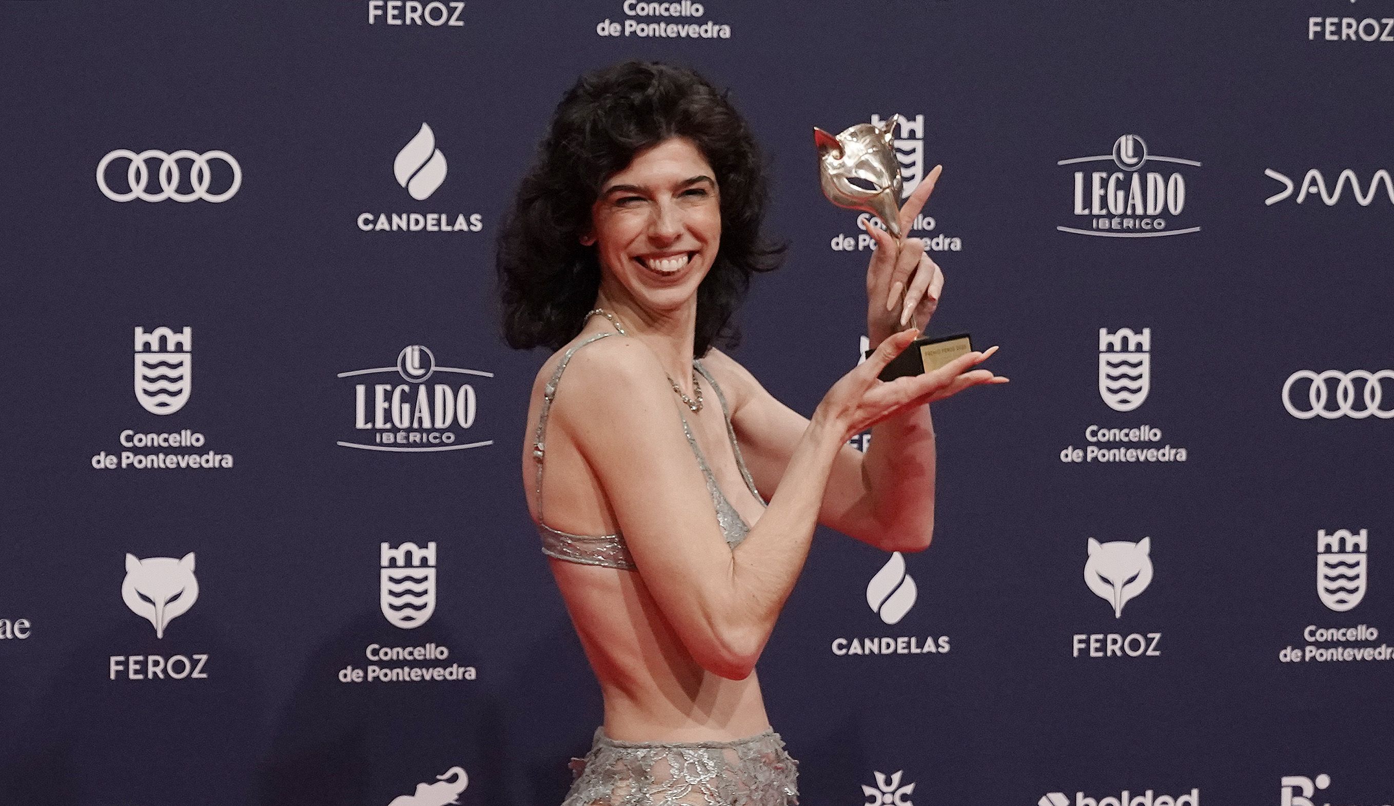 Os gañadores dos Feroz posan cos premios que recolleron en Pontevedra