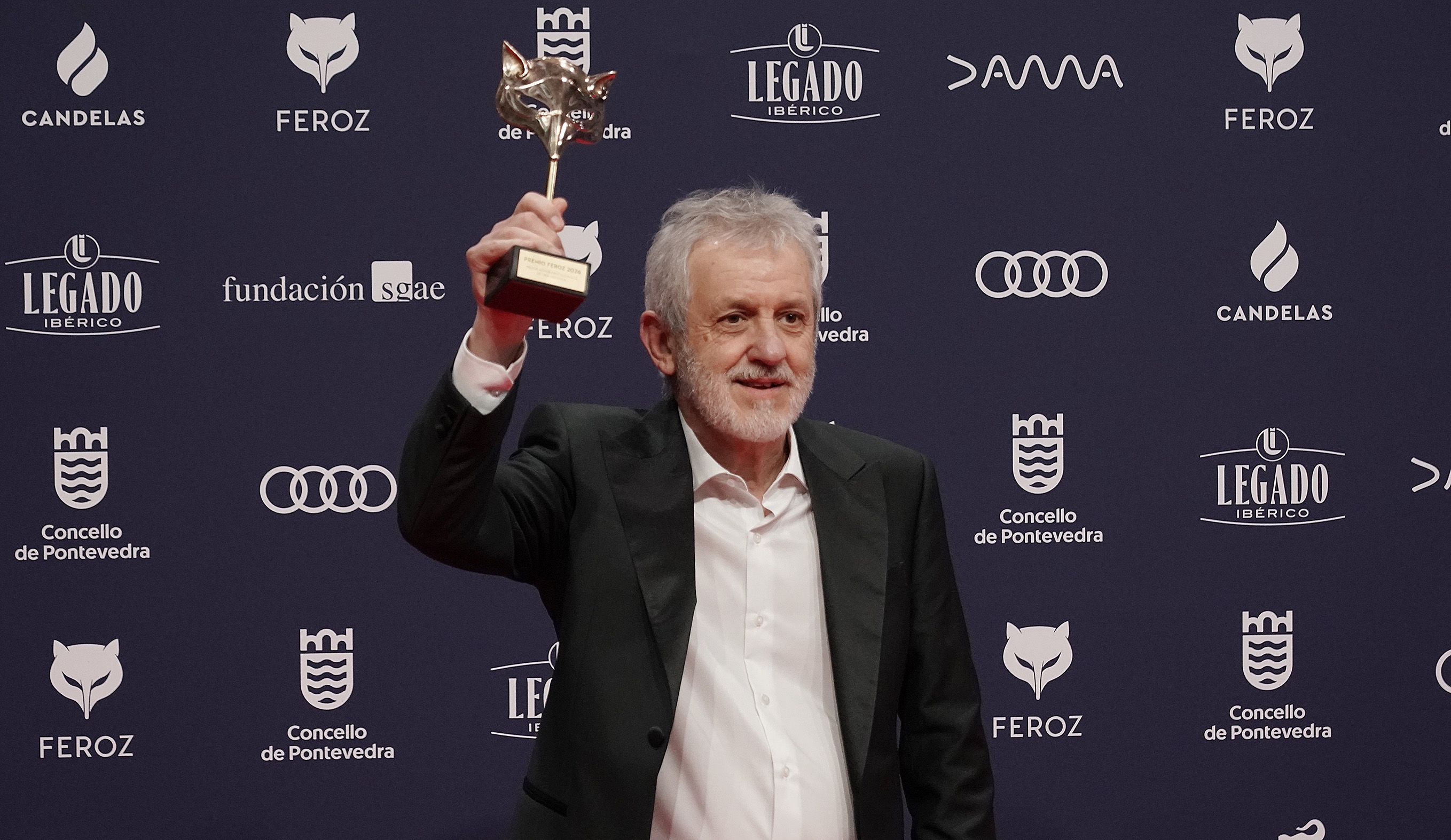 Os gañadores dos Feroz posan cos premios que recolleron en Pontevedra