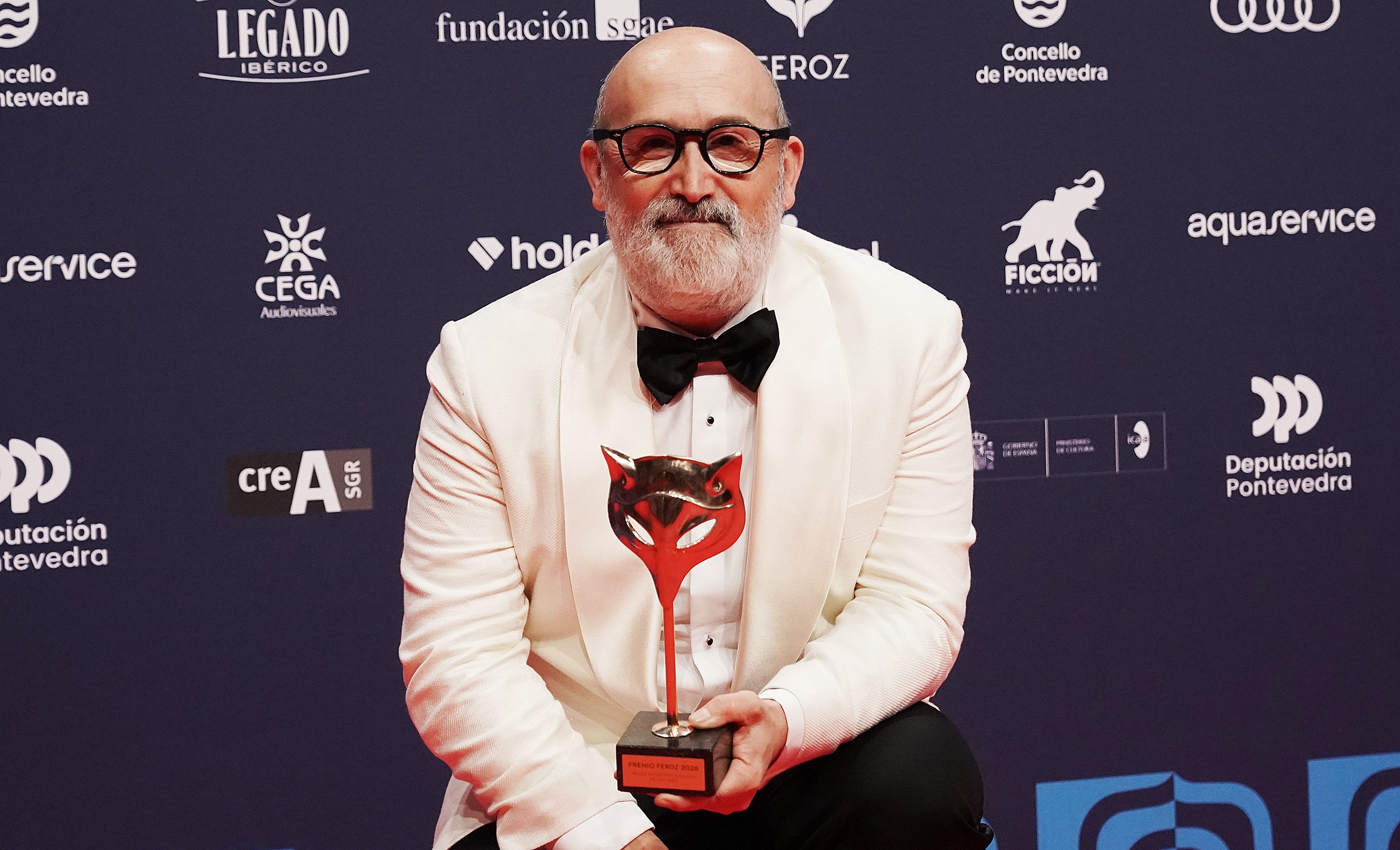Os gañadores dos Feroz posan cos premios que recolleron en Pontevedra