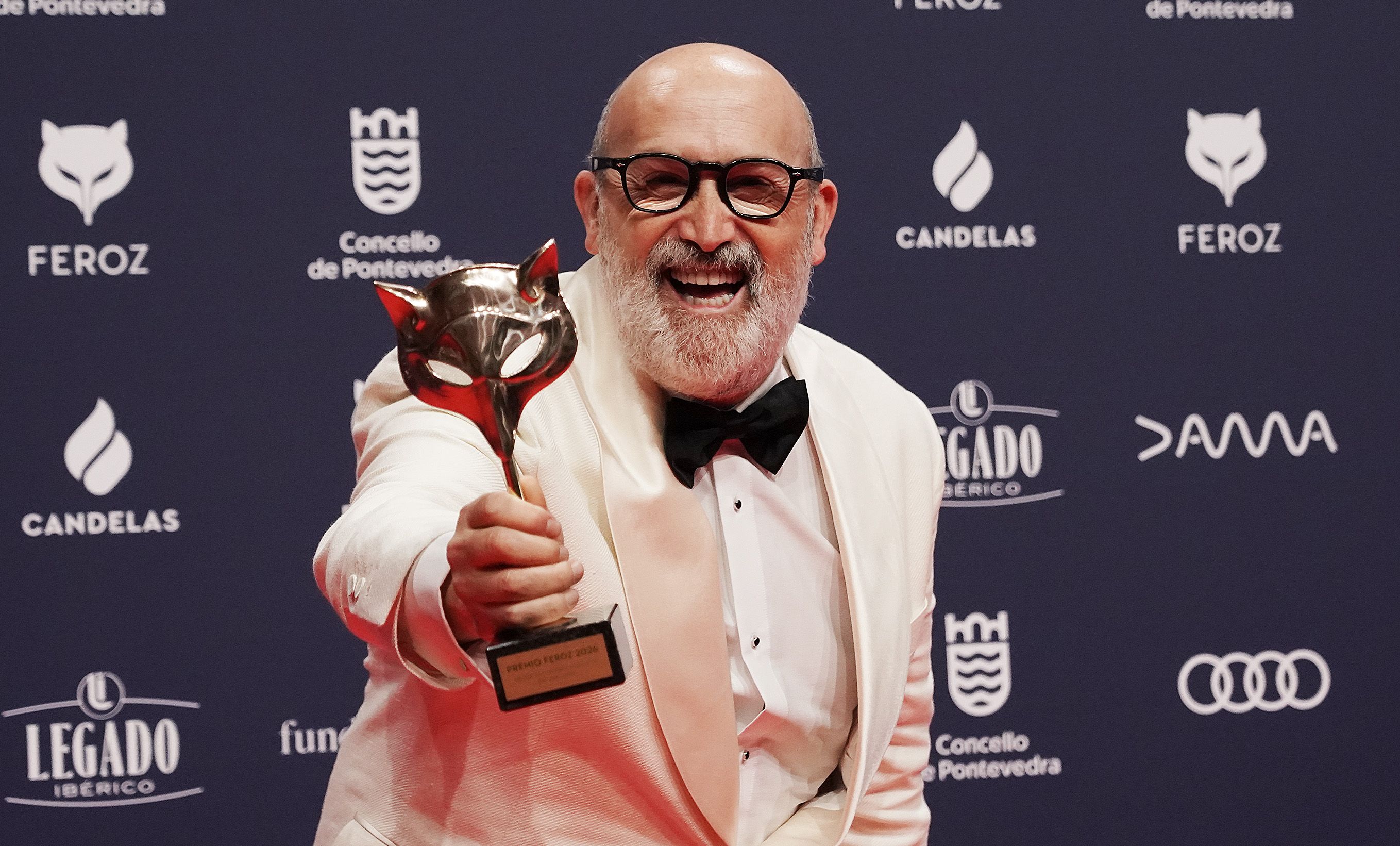 Os gañadores dos Feroz posan cos premios que recolleron en Pontevedra